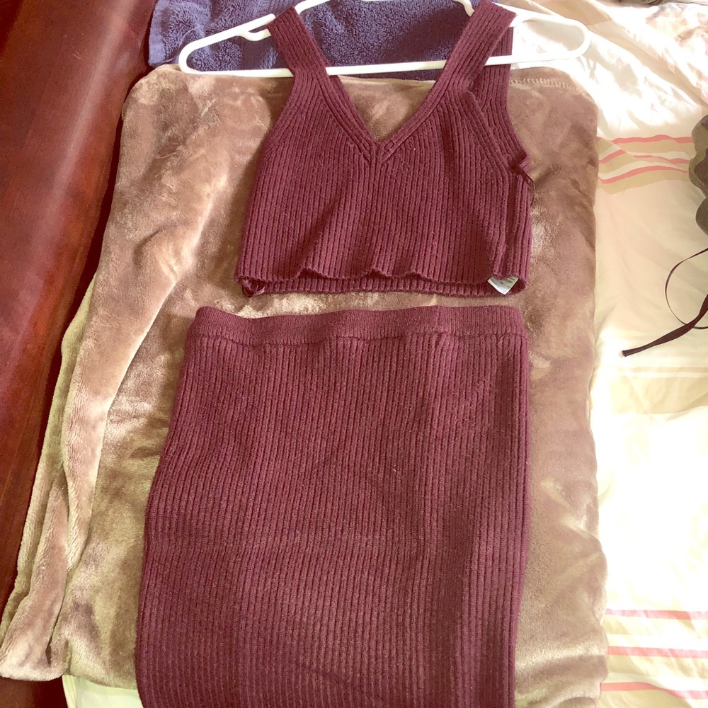 Burgundy crop set!